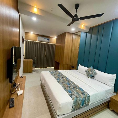 Hotel Royal Elite ราชโกฎิ ภายนอก รูปภาพ