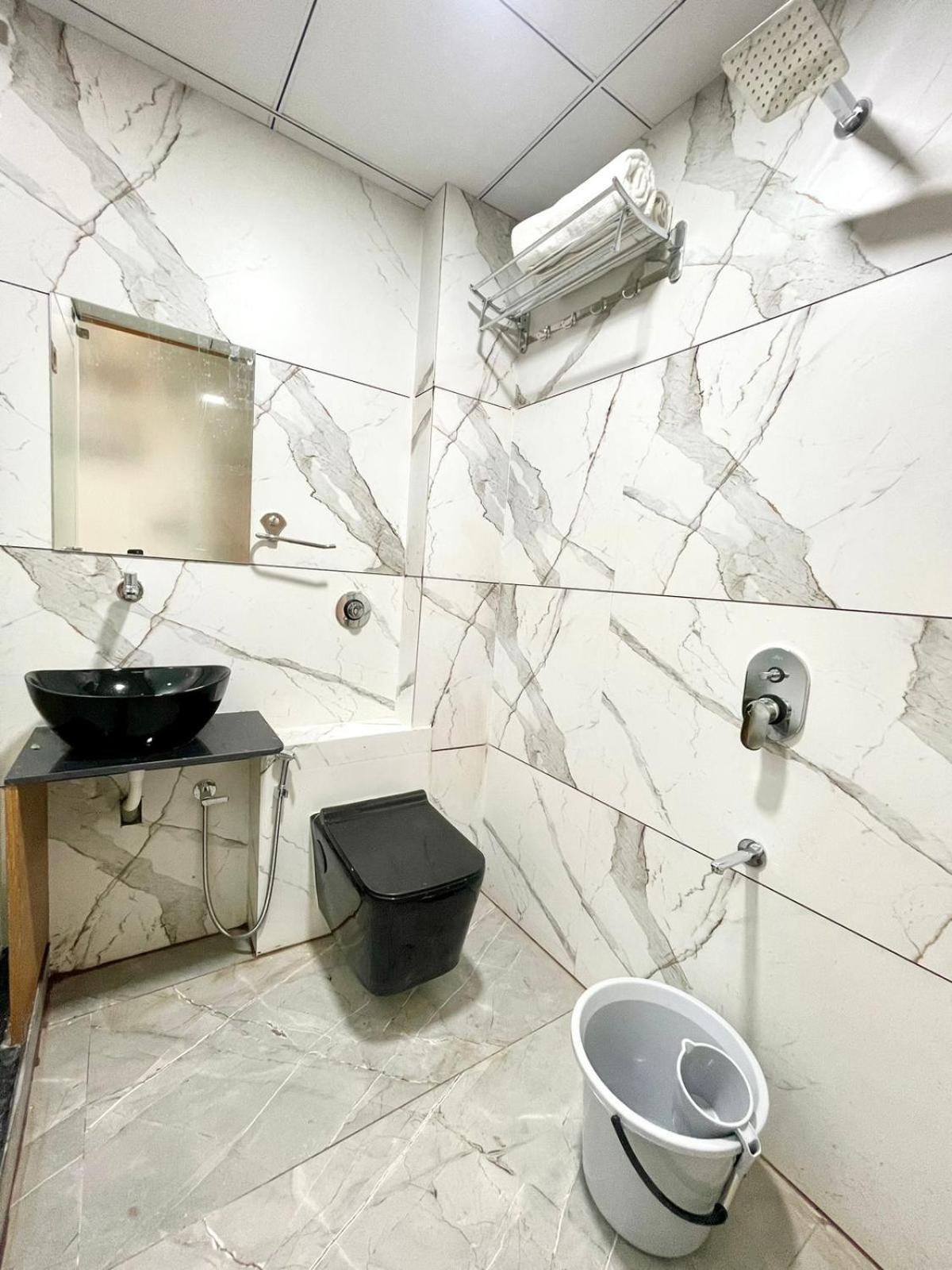 Hotel Royal Elite ราชโกฎิ ภายนอก รูปภาพ